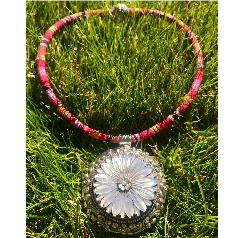 Sterling silver & mother of pearl daisy necklace